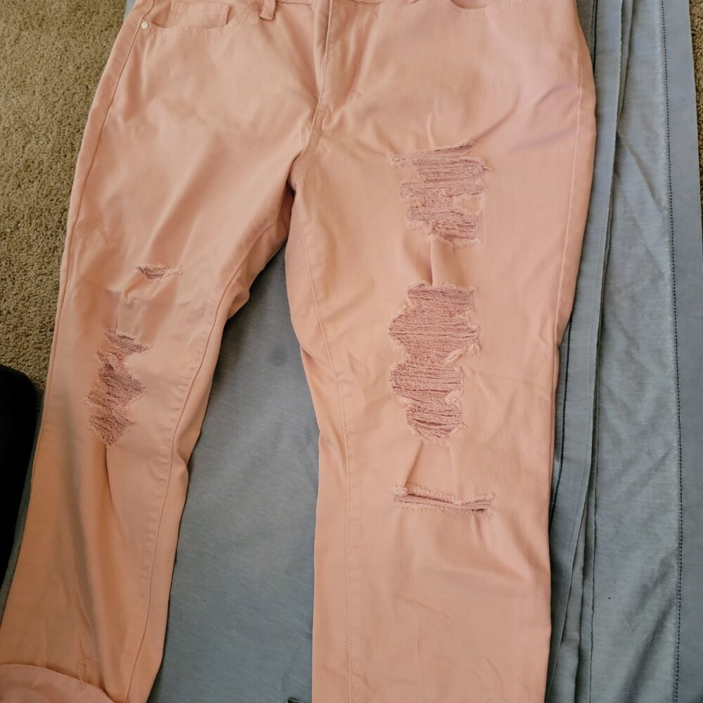 Pink Jeans Distressed - Picture 2 of 3